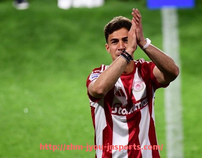 jiuyou九游娱乐-法甲球队在转会市场中的策略调整与引援方向研究